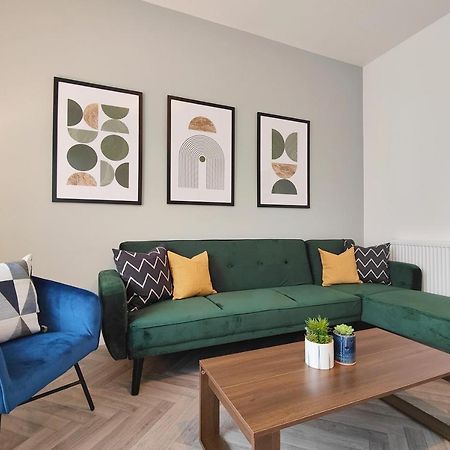 Stott House - Bright Spacious Townhouse 15 Minutes To Central Manchester With Free Parking Villa Екстериор снимка