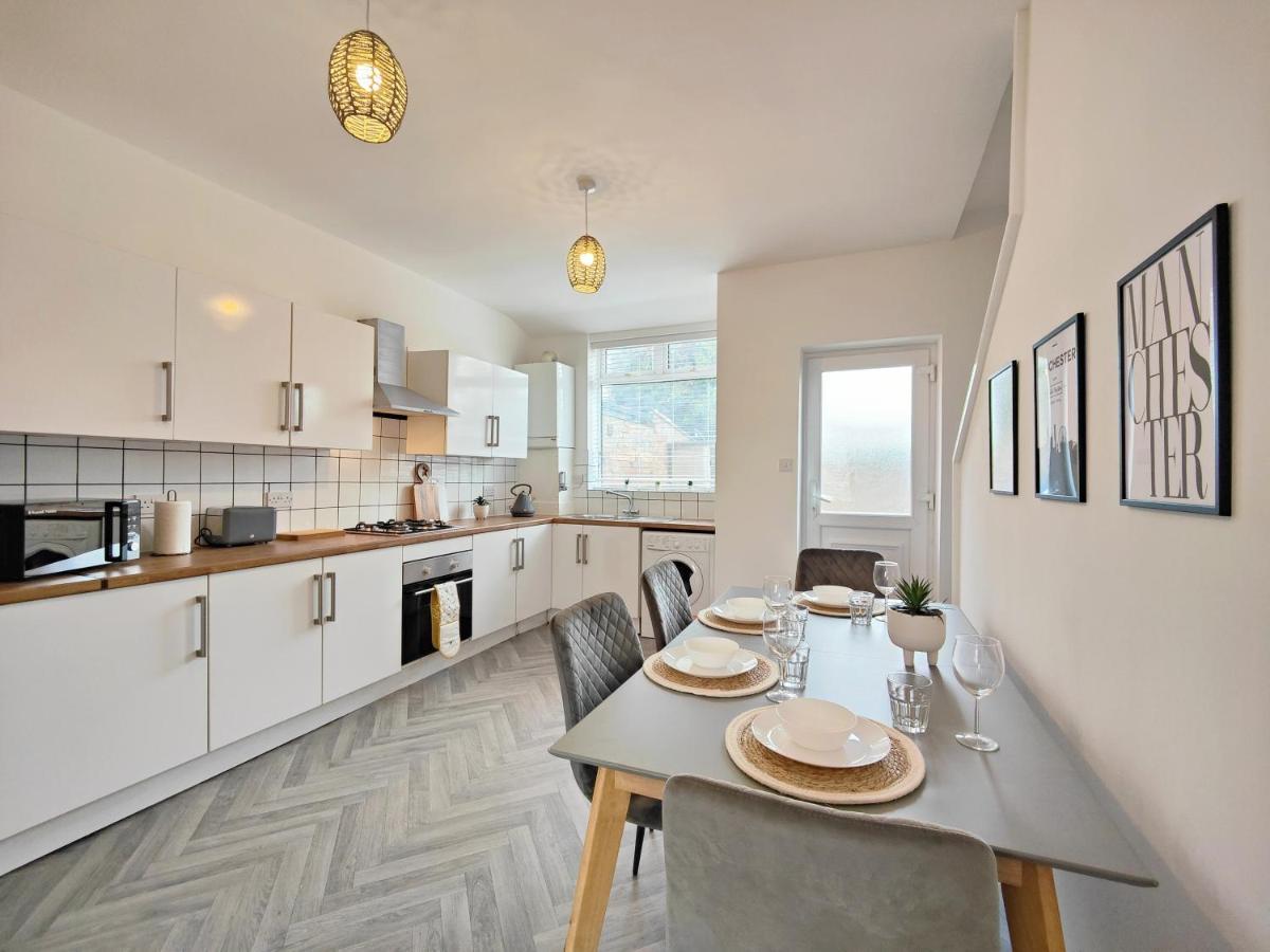 Stott House - Bright Spacious Townhouse 15 Minutes To Central Manchester With Free Parking Villa Екстериор снимка