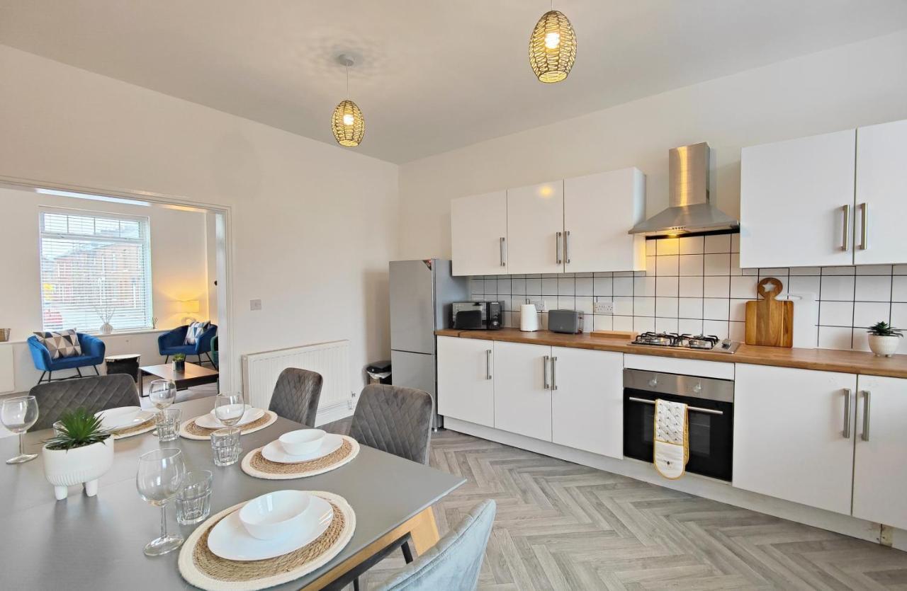 Stott House - Bright Spacious Townhouse 15 Minutes To Central Manchester With Free Parking Villa Екстериор снимка