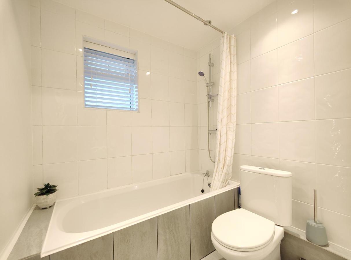 Stott House - Bright Spacious Townhouse 15 Minutes To Central Manchester With Free Parking Villa Екстериор снимка