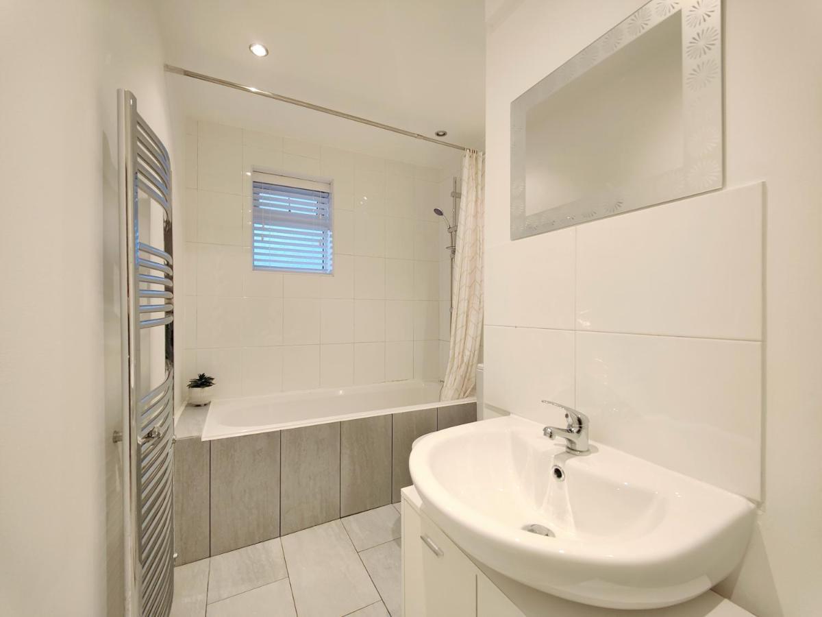 Stott House - Bright Spacious Townhouse 15 Minutes To Central Manchester With Free Parking Villa Екстериор снимка